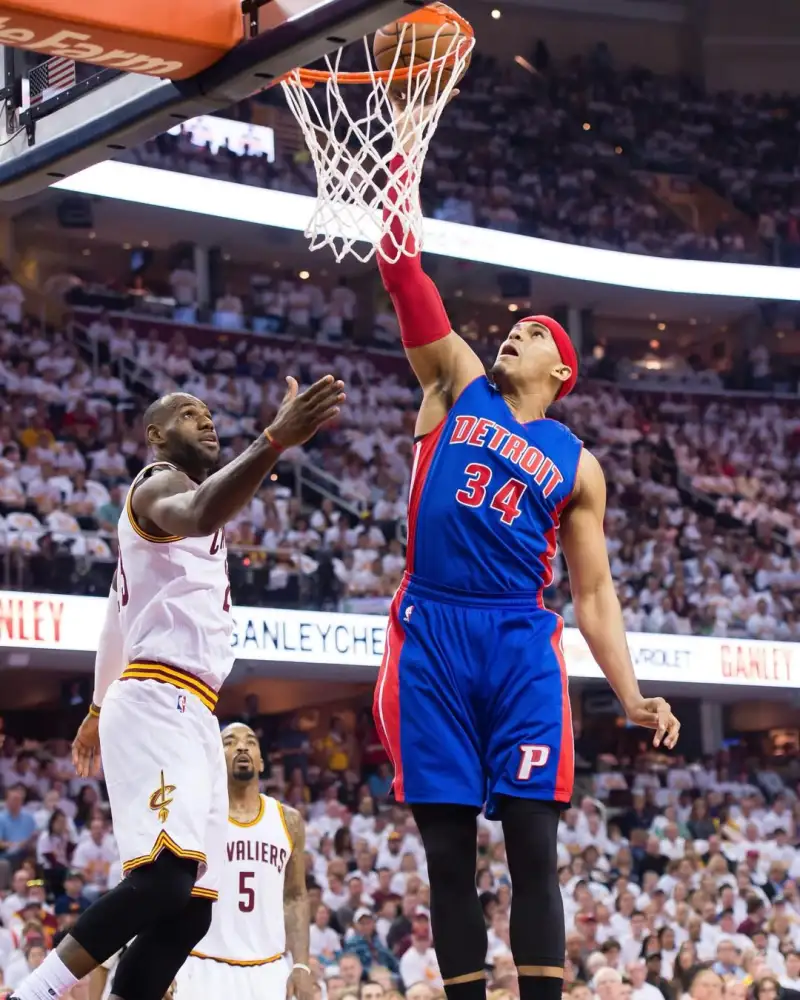 开云官网-还是年轻的模样！活塞官方晒哈里斯旧照：都在回顾2016年