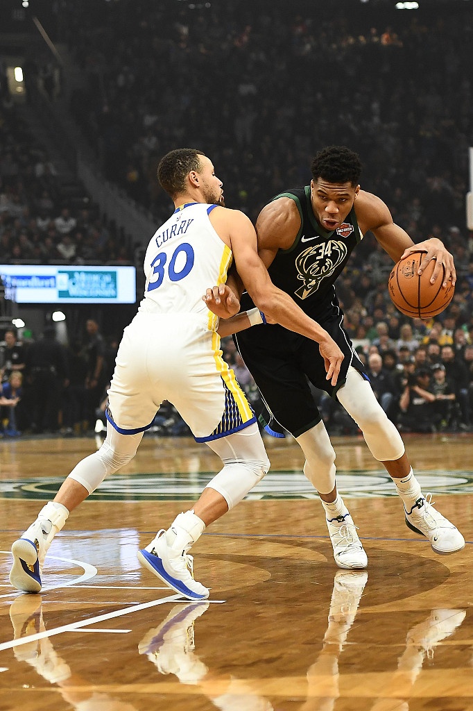 开云-占据上风！库里生涯和字母哥交手16次 总战绩11胜5负